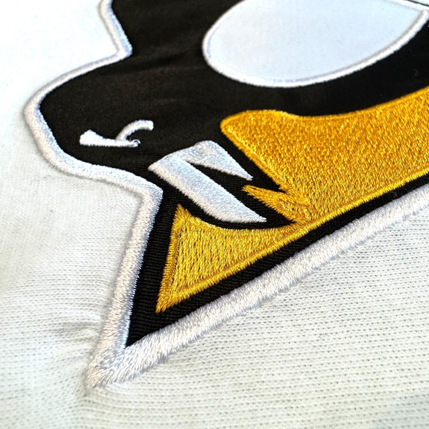 Pittsburgh Penguins Women's Logo Crop Top