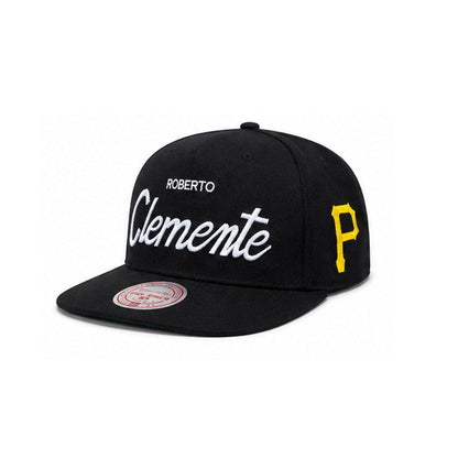 Mitchell & Ness Pittsburgh Pirates Roberto Clemente Script Pro Snapback
