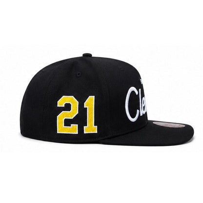 Mitchell & Ness Pittsburgh Pirates Roberto Clemente Script Pro Snapback