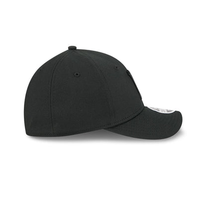 Pittsburgh Pirates Mens Black Team Classic 39THIRTY Flex Hat