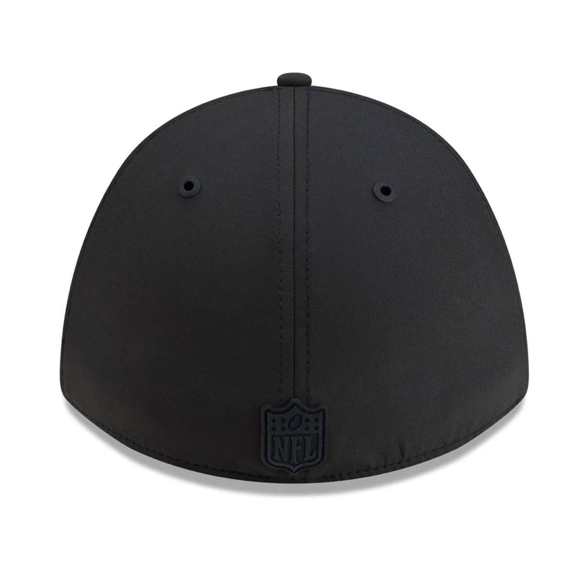 Pittsburgh Steelers New Era Blackout 2026 Sideline 39THIRTY M-Crown Flex Hat