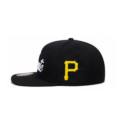 Mitchell & Ness Pittsburgh Pirates Roberto Clemente Script Pro Snapback