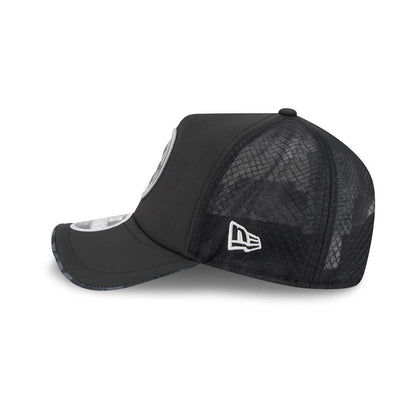 Pittsburgh Steelers New Era Black 2026 Salute To Service Apex 9FORTY Adjustable Trucker Hat
