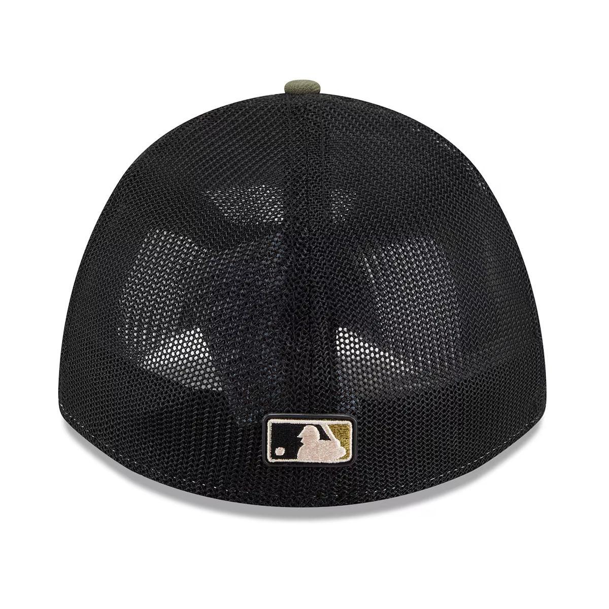 Pittsburgh Pirates New Era 2026 Armed Forces Day 39THIRTY M-Crown Flex Hat